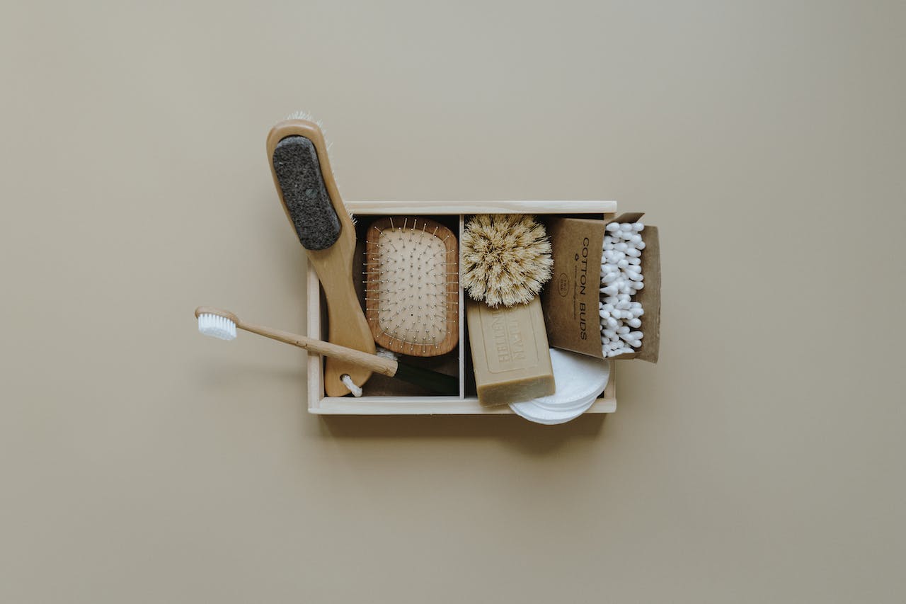 aerial pic of small box with toiletries